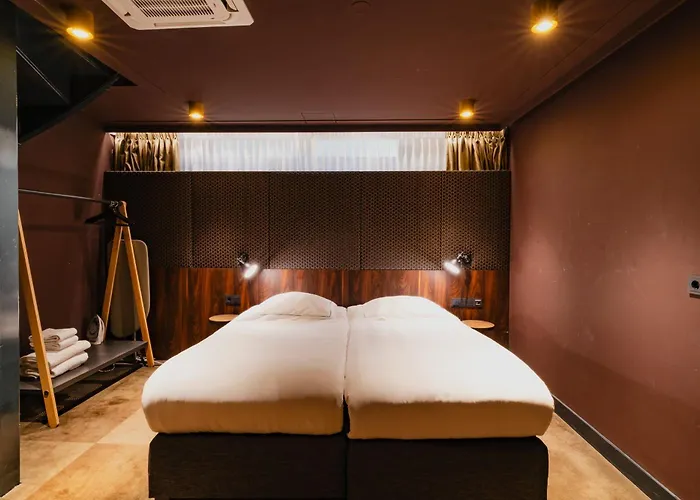 Hotell De Jonker Urban 4*